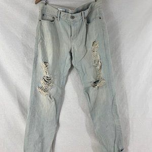Women's light wash vintage jeans